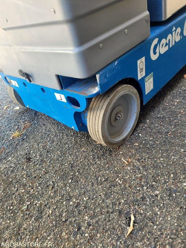 NACELLE GENIE GR12 NOVON 14 HEURES D'UTILISATION + REMORQUE 2 TONES ROUE DOLBY - Herramienta/ Equipo: foto 3 NACELLE GENIE GR12 NOVON 14 HEURES D'UTILISATION + REMORQUE 2 TONES ROUE DOLBY - Herramienta/ Equipo: foto 3