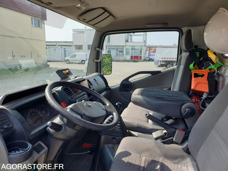 NACELLE NISSAN CABSTAR VL - Furgoneta basculante: foto 3 NACELLE NISSAN CABSTAR VL - Furgoneta basculante: foto 3