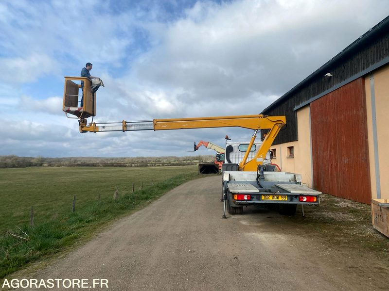 Nacelle Multitel 160 ALU DS monté sur Nissan Cabstar - Camión con plataforma elevadora: foto 4 Nacelle Multitel 160 ALU DS monté sur Nissan Cabstar - Camión con plataforma elevadora: foto 4