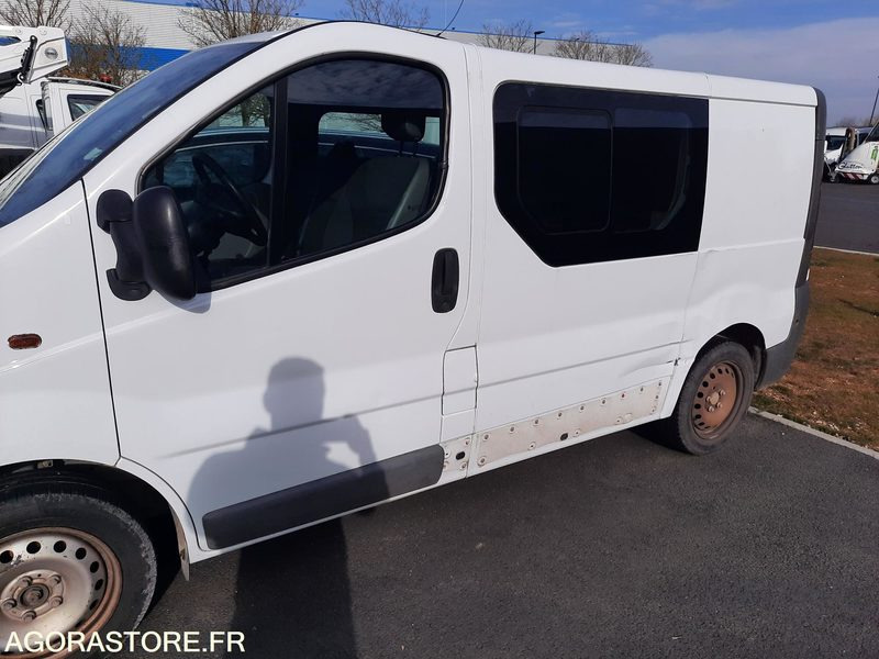 OPEL VIVARO - 2011 - 112 800KM - Furgón: foto 3 OPEL VIVARO - 2011 - 112 800KM - Furgón: foto 3