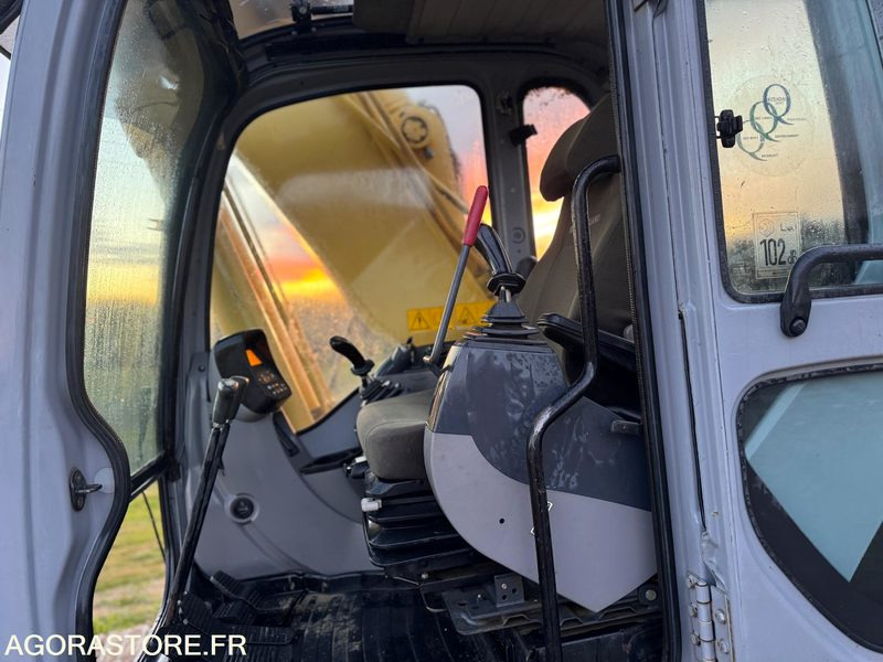 PELLE NEW HOLLAND E215B - 2009 - 11000 heures - Excavadora: foto 2 PELLE NEW HOLLAND E215B - 2009 - 11000 heures - Excavadora: foto 2