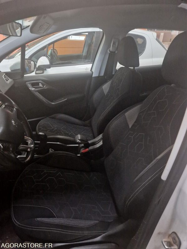 PEUGEOT 2008 1.6 BHDI 191000kms 2016 - SUV/ Todoterreno: foto 4 PEUGEOT 2008 1.6 BHDI 191000kms 2016 - SUV/ Todoterreno: foto 4