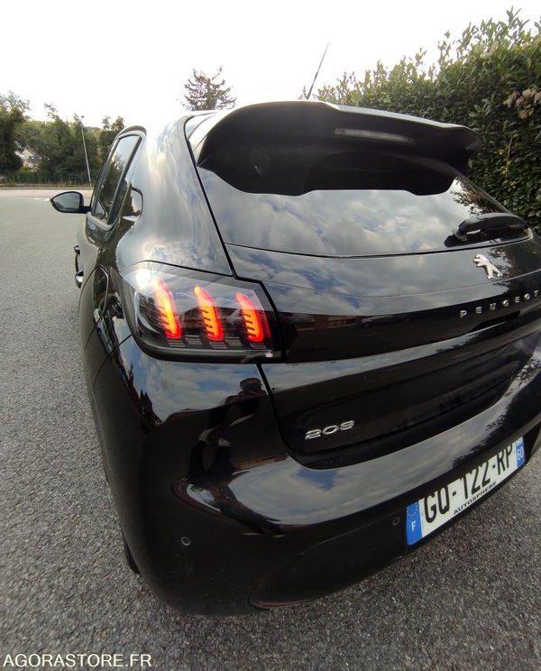 PEUGEOT 208 100 S&S EAT8 - finition ALLURE - MEC 2023 - Coche: foto 5 PEUGEOT 208 100 S&S EAT8 - finition ALLURE - MEC 2023 - Coche: foto 5