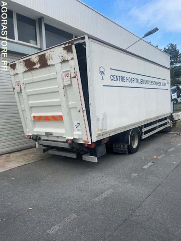 POID LOURD Renault MIDLUM - Camión caja cerrada: foto 2 POID LOURD Renault MIDLUM - Camión caja cerrada: foto 2