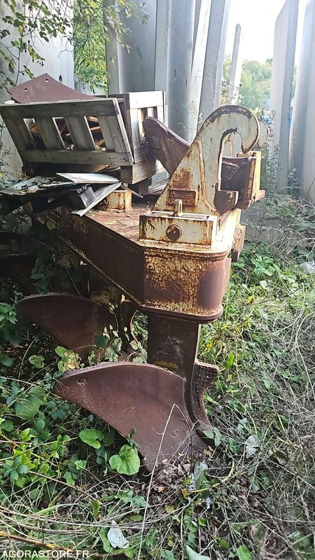 CHARRUE JONQUET pour Bull 40t Komatsu (D155) - Piezas de recambio para Maquinaria de construcción: foto 4 CHARRUE JONQUET pour Bull 40t Komatsu (D155) - Piezas de recambio para Maquinaria de construcción: foto 4