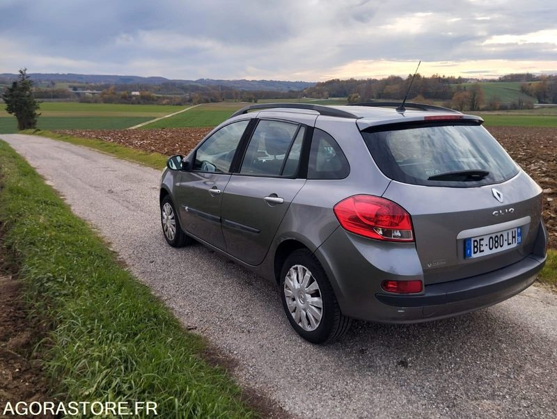 RENAULT CLIO 1.5 DCI - 136000 KILOMETRES - DIESEL - ANNÉE 2010 - Coche familiar: foto 5 RENAULT CLIO 1.5 DCI - 136000 KILOMETRES - DIESEL - ANNÉE 2010 - Coche familiar: foto 5