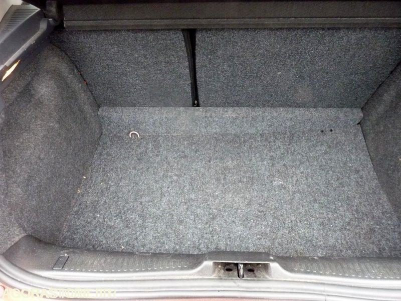 Coche RENAULT - CLIO III (1.5 DCI) - DIESEL - 212000 kms - année 2013: foto 6 Coche RENAULT - CLIO III (1.5 DCI) - DIESEL - 212000 kms - année 2013: foto 6