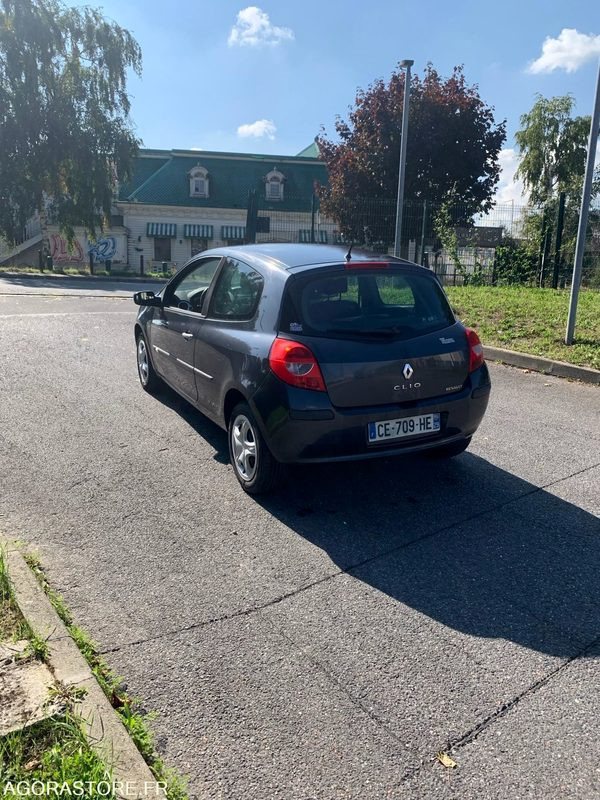 RENAULT CLIO III 16V 2006 238000 KM - Coche: foto 5 RENAULT CLIO III 16V 2006 238000 KM - Coche: foto 5