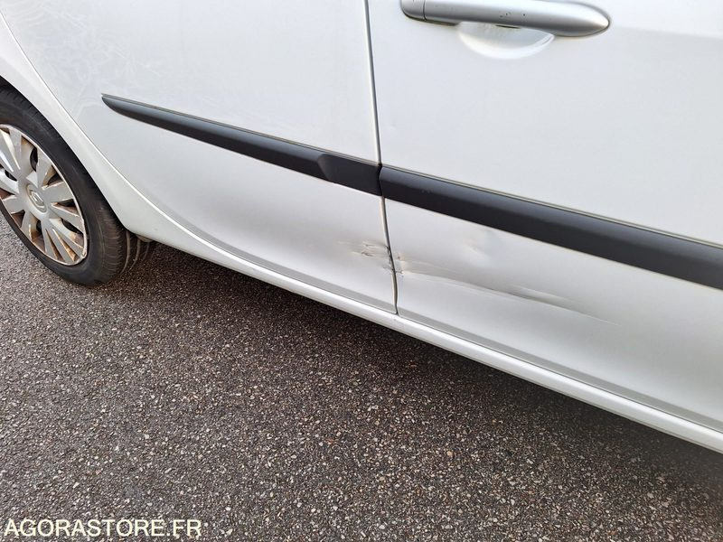 Coche RENAULT CLIO3 Phase2 _ 3 places _ Diesel 1.5DCI: foto 6 Coche RENAULT CLIO3 Phase2 _ 3 places _ Diesel 1.5DCI: foto 6