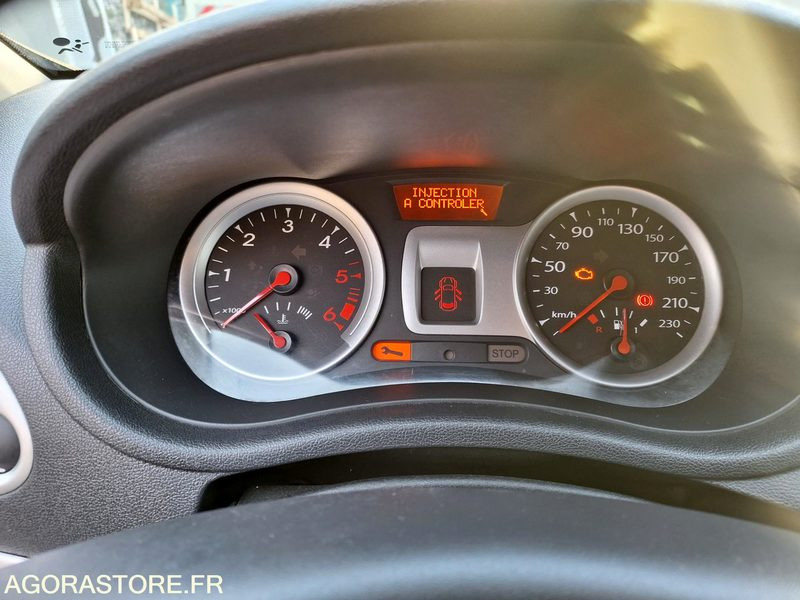 Coche RENAULT CLIO3 Phase2 _ 3 places _ Diesel 1.5DCI: foto 11 Coche RENAULT CLIO3 Phase2 _ 3 places _ Diesel 1.5DCI: foto 11