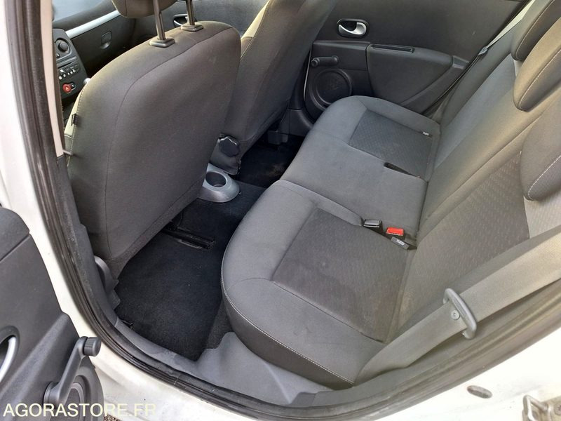 Coche RENAULT CLIO3 Phase2 _ 3 places _ Diesel 1.5DCI: foto 10 Coche RENAULT CLIO3 Phase2 _ 3 places _ Diesel 1.5DCI: foto 10