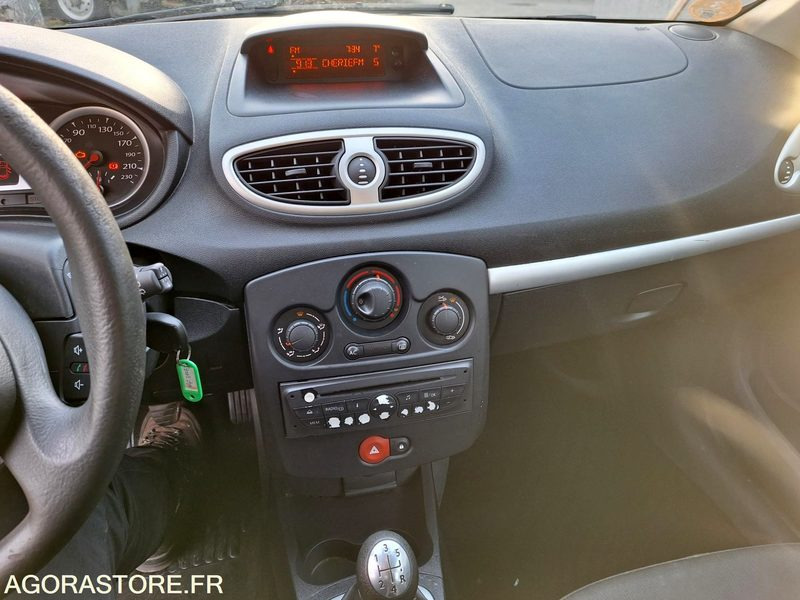 Coche RENAULT CLIO3 Phase2 _ 3 places _ Diesel 1.5DCI: foto 9 Coche RENAULT CLIO3 Phase2 _ 3 places _ Diesel 1.5DCI: foto 9