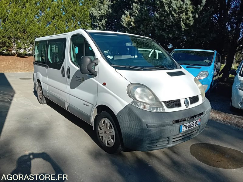 RENAULT TRAFIC VP DCI 100 TPMR - 134000km - 2006 - Furgón: foto 2 RENAULT TRAFIC VP DCI 100 TPMR - 134000km - 2006 - Furgón: foto 2