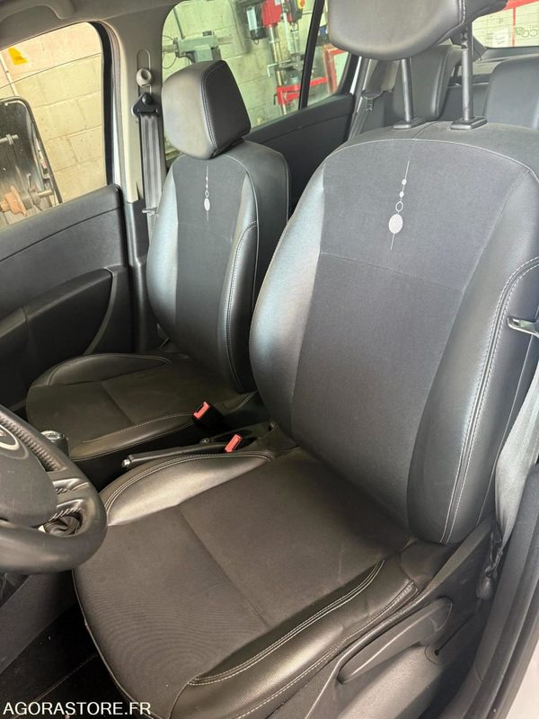 Renault Clio 3 139178 kms 2012 - Coche: foto 5 Renault Clio 3 139178 kms 2012 - Coche: foto 5