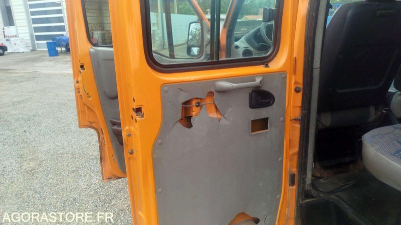 Renault MASTER-3347-MF-32-2003- 507719 kms - Furgoneta basculante: foto 4 Renault MASTER-3347-MF-32-2003- 507719 kms - Furgoneta basculante: foto 4