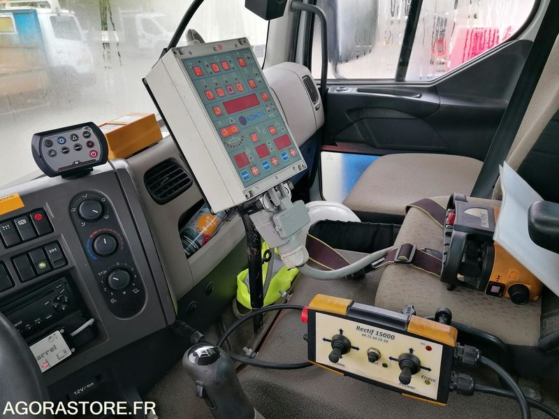 Saleuse benne poids lourd 19T - Esparcidor de sal: foto 1 Saleuse benne poids lourd 19T - Esparcidor de sal: foto 1