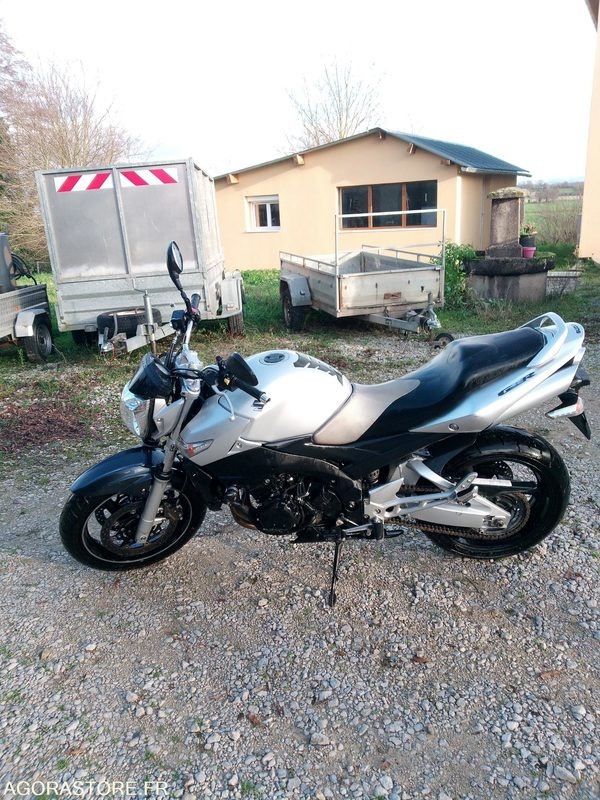 Suzuki GSR600 - Motocicleta: foto 2 Suzuki GSR600 - Motocicleta: foto 2