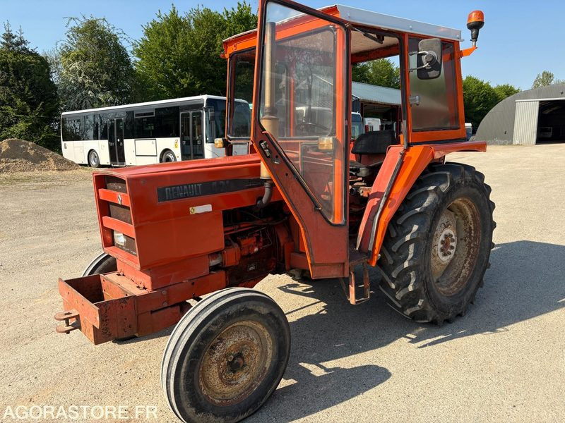 TRACTEUR AGRICOLE RENAULT 421 - Tractor: foto 2 TRACTEUR AGRICOLE RENAULT 421 - Tractor: foto 2