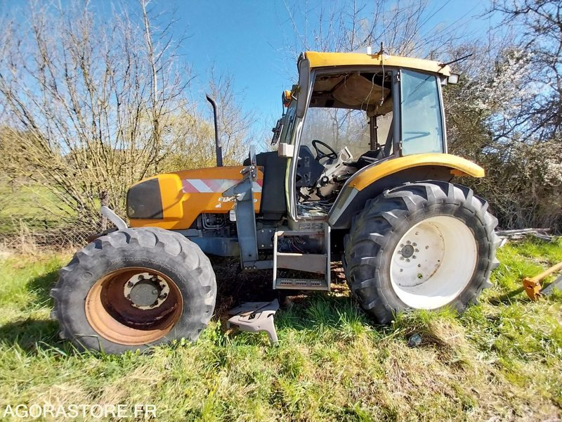 TRACTEUR ENAULT ERGOS100 + CHARGEUR FAUCHEUX - Tractor: foto 2 TRACTEUR ENAULT ERGOS100 + CHARGEUR FAUCHEUX - Tractor: foto 2