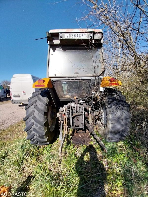 TRACTEUR ENAULT ERGOS100 + CHARGEUR FAUCHEUX - Tractor: foto 3 TRACTEUR ENAULT ERGOS100 + CHARGEUR FAUCHEUX - Tractor: foto 3