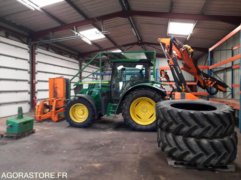 Tracteur JOHN DEERE 6105R avec ensemble outils Noremat - Tractor: foto 1 Tracteur JOHN DEERE 6105R avec ensemble outils Noremat - Tractor: foto 1