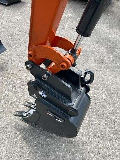 Hitachi ZX10U-6 - Miniexcavadora: foto 5 Hitachi ZX10U-6 - Miniexcavadora: foto 5