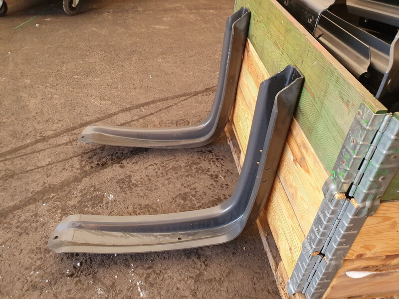 DAF original fuel tank brackets 620x675 - Procesamiento de combustible para Camión: foto 2 DAF original fuel tank brackets 620x675 - Procesamiento de combustible para Camión: foto 2