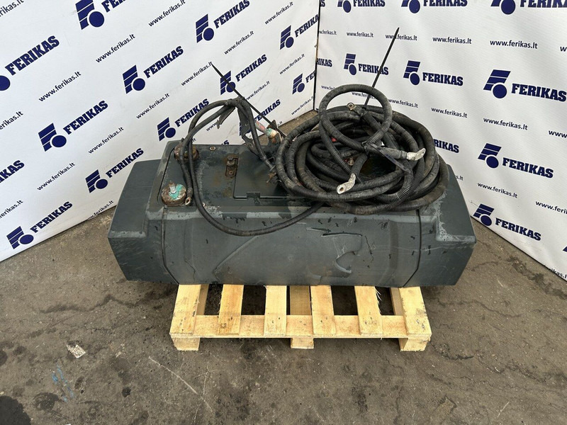 MAN rear mounting battery box - Acumulador para Camión: foto 1 MAN rear mounting battery box - Acumulador para Camión: foto 1