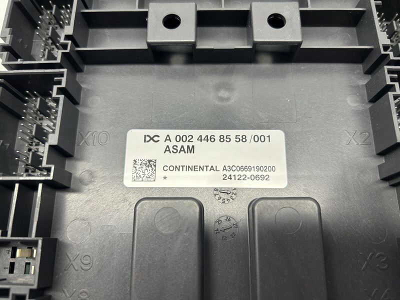Mercedes-Benz NEW OEM ASAM fuse box - Sistema eléctrico para Camión: foto 3 Mercedes-Benz NEW OEM ASAM fuse box - Sistema eléctrico para Camión: foto 3