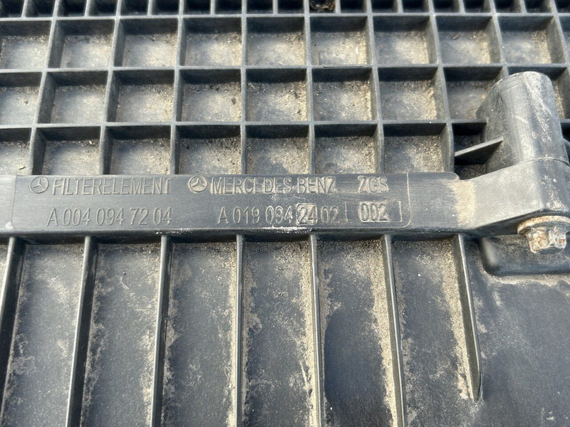 Mercedes-Benz air filter box - Filtro de cabina para Camión: foto 3 Mercedes-Benz air filter box - Filtro de cabina para Camión: foto 3