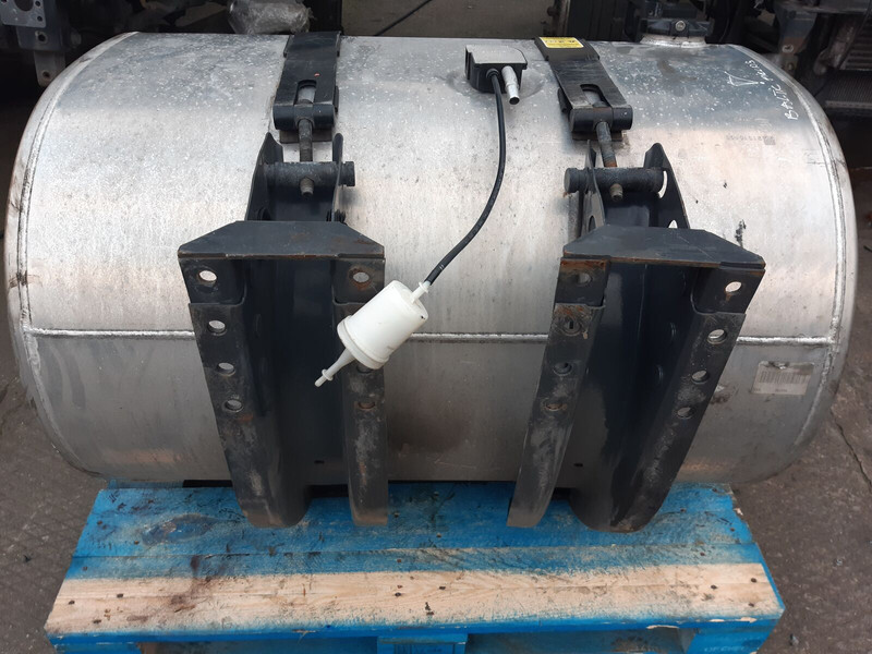 Renault - Depósito de combustible para Camión: foto 1 Renault - Depósito de combustible para Camión: foto 1