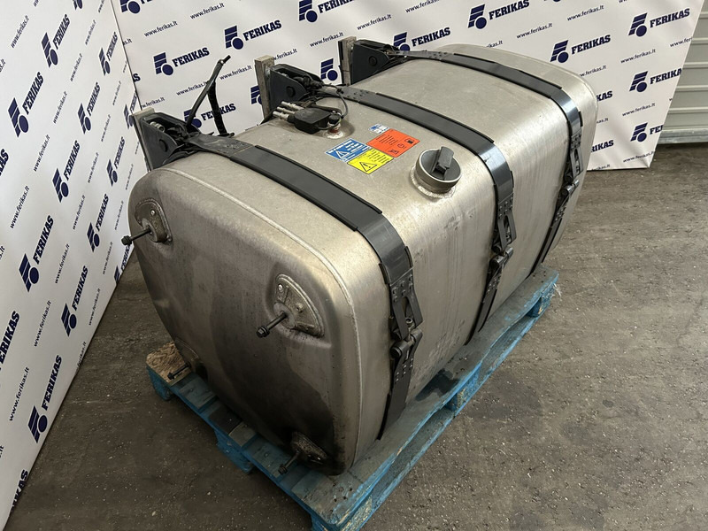 Scania 525L complete fuel tank with fuel optimiser brackets 700x725x124 - Depósito de combustible para Camión: foto 2 Scania 525L complete fuel tank with fuel optimiser brackets 700x725x124 - Depósito de combustible para Camión: foto 2