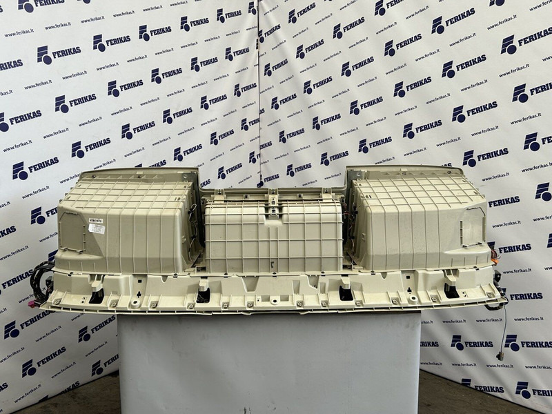 Volvo upper storage - Cabina e interior para Camión: foto 4 Volvo upper storage - Cabina e interior para Camión: foto 4