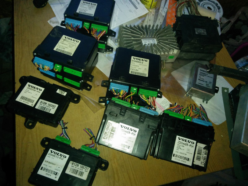 Unidad de control Volvo 70329277 / 70395975-P01 / 70361720-P01 / 70322237-P02: foto 11 Unidad de control Volvo 70329277 / 70395975-P01 / 70361720-P01 / 70322237-P02: foto 11