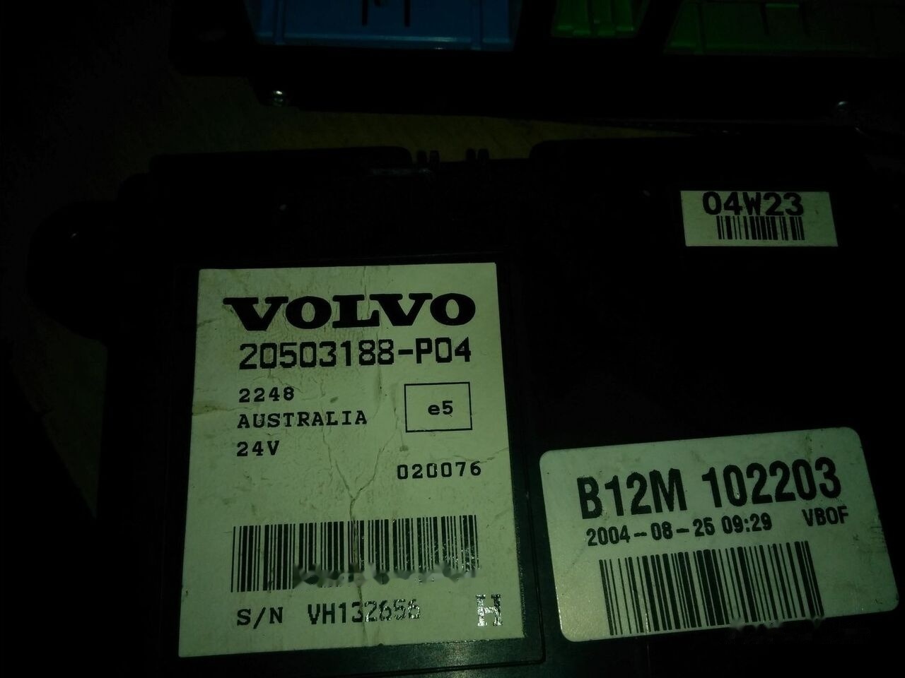 Volvo 70329277 / 70395975-P01 / 70361720-P01 / 70322237-P02 Volvo B12 - Unidad de control para Autobús: foto 4 Volvo 70329277 / 70395975-P01 / 70361720-P01 / 70322237-P02 Volvo B12 - Unidad de control para Autobús: foto 4