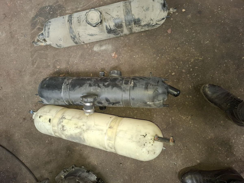 Volvo Scani - Depósito de expansión: foto 3 Volvo Scani - Depósito de expansión: foto 3