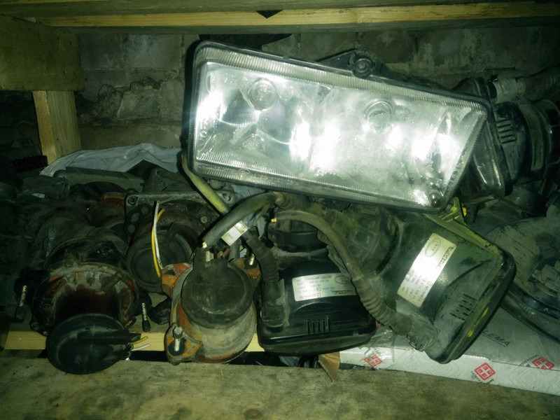 Volvo Скания омни линк - Faro delantero: foto 2 Volvo Скания омни линк - Faro delantero: foto 2