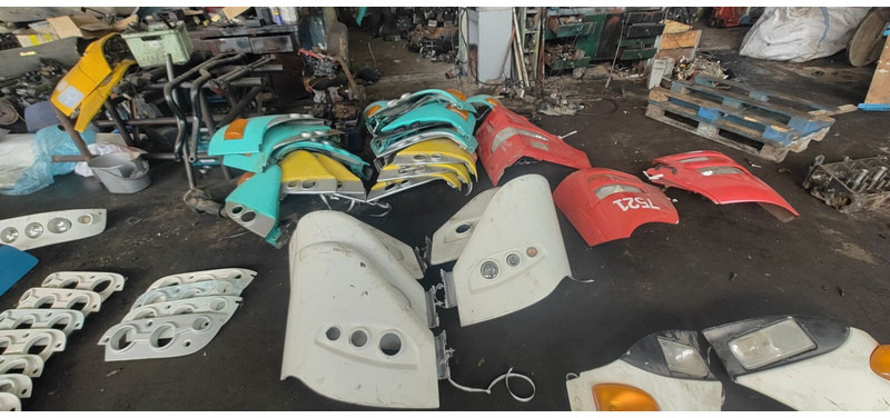 Volvo магнетолы . B12 . Ивеко - Parachoques: foto 1 Volvo магнетолы . B12 . Ивеко - Parachoques: foto 1