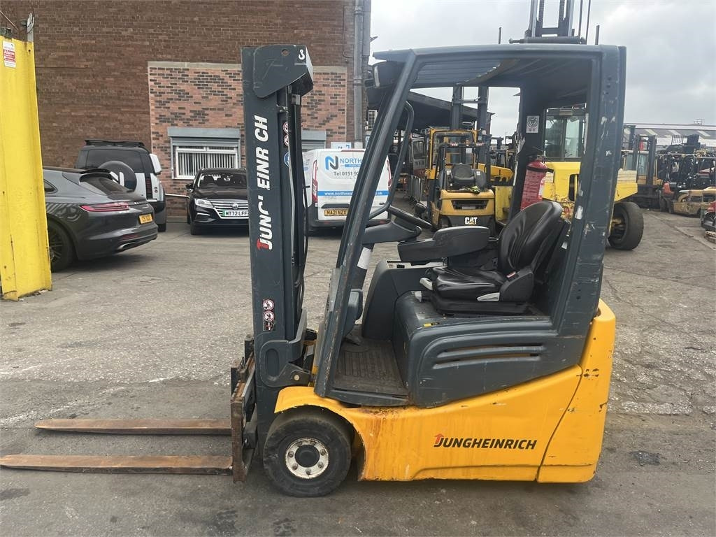 Jungheinrich EFG215 - Carretilla elevadora eléctrica: foto 1 Jungheinrich EFG215 - Carretilla elevadora eléctrica: foto 1