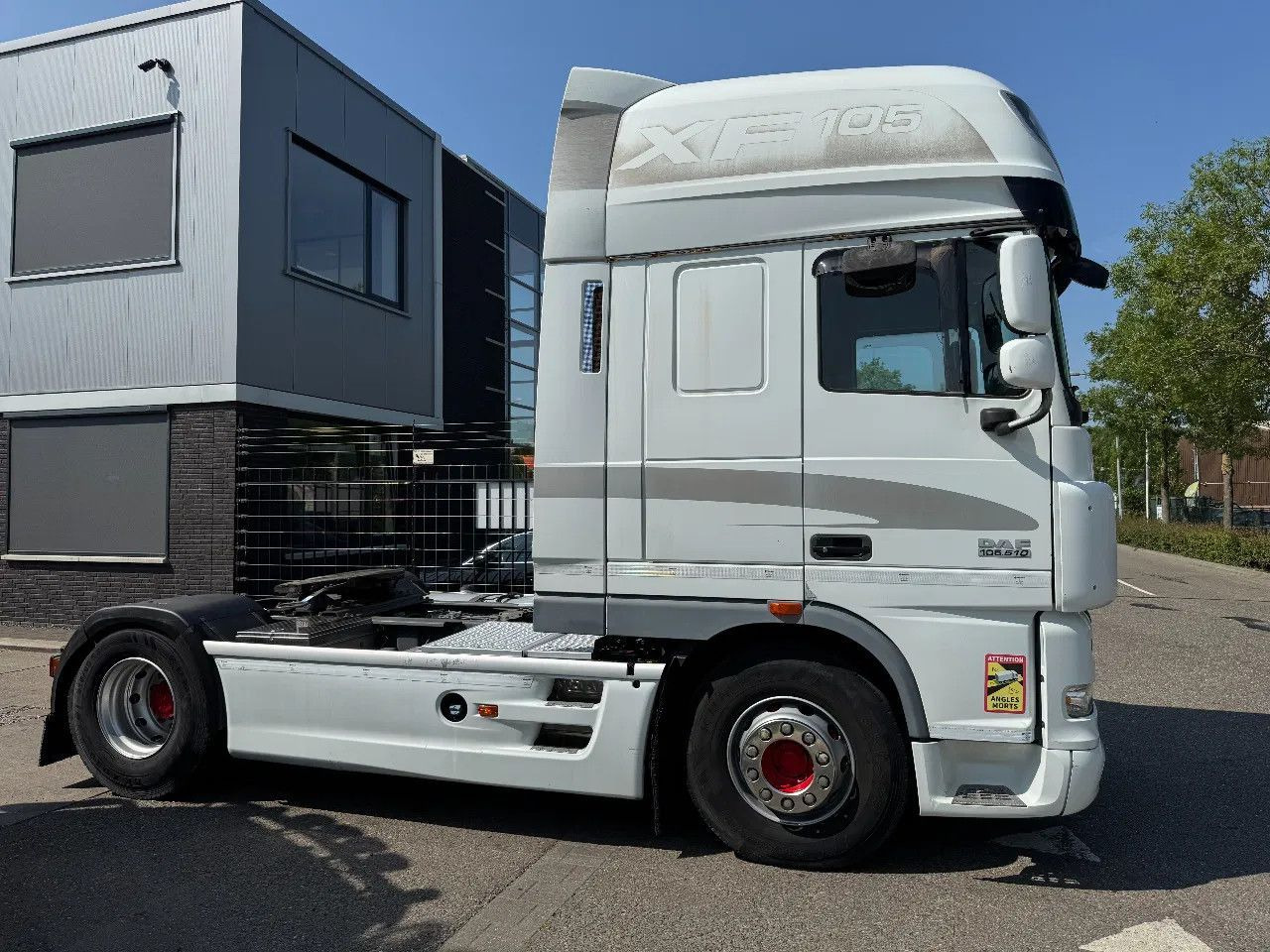 DAF XF 105.510 4X2 SKIRTS ADR RETARDER STANDKLIMA - Cabeza tractora: foto 4 DAF XF 105.510 4X2 SKIRTS ADR RETARDER STANDKLIMA - Cabeza tractora: foto 4