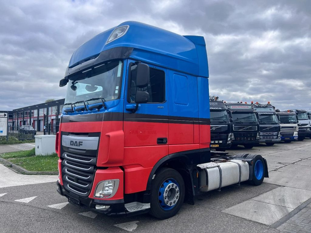 DAF XF 440 SSC 4X2 EURO 6 LOW DECK - Cabeza tractora: foto 1 DAF XF 440 SSC 4X2 EURO 6 LOW DECK - Cabeza tractora: foto 1