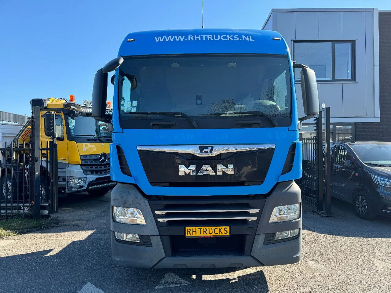 MAN TGX 18.460 4X2 EURO 6 ONLY 439042 KM TÜV TILL 02 - Cabeza tractora: foto 2 MAN TGX 18.460 4X2 EURO 6 ONLY 439042 KM TÜV TILL 02 - Cabeza tractora: foto 2