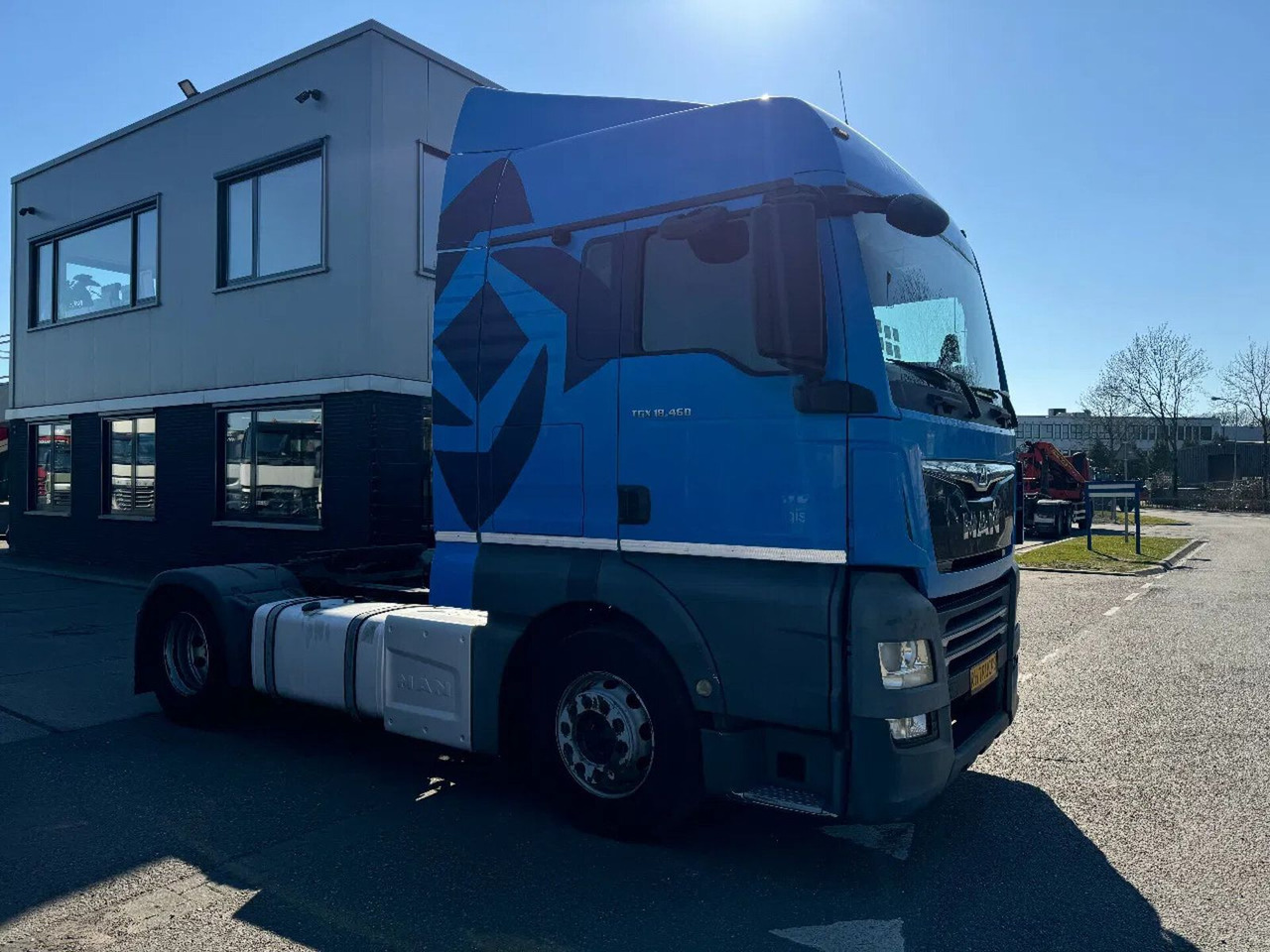 MAN TGX 18.460 4X2 EURO 6 ONLY 439042 KM TÜV TILL 02 - Cabeza tractora: foto 3 MAN TGX 18.460 4X2 EURO 6 ONLY 439042 KM TÜV TILL 02 - Cabeza tractora: foto 3