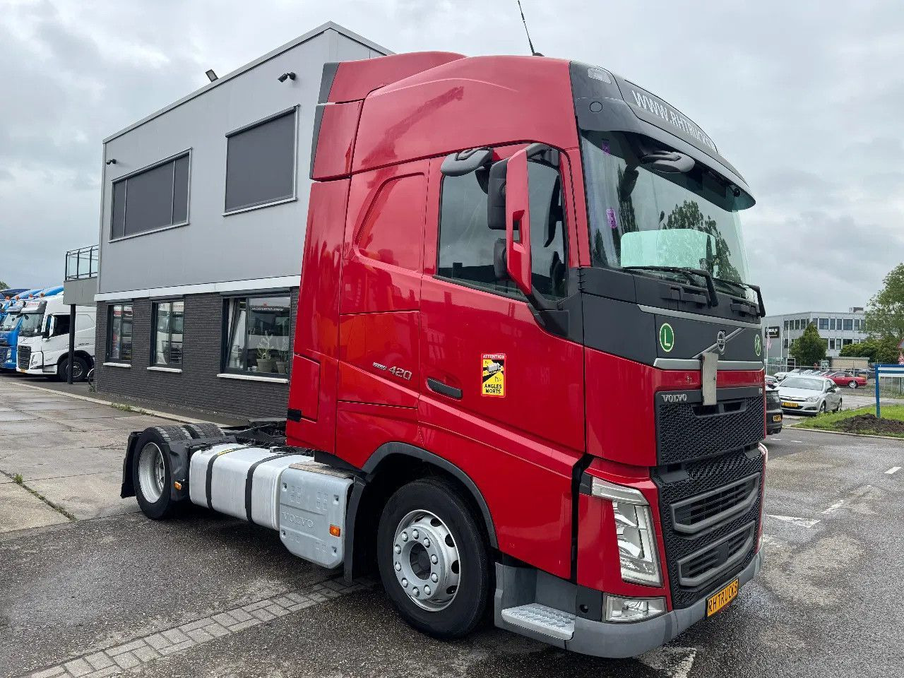 Volvo FH 420 4X2 - EURO 6 + LOW DECK - Cabeza tractora: foto 3 Volvo FH 420 4X2 - EURO 6 + LOW DECK - Cabeza tractora: foto 3