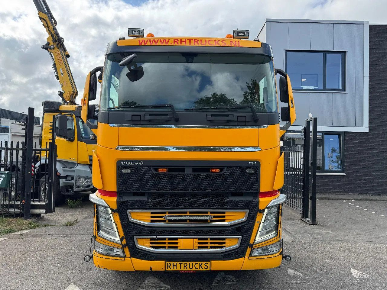 Volvo FH 460 6X4 EURO 6 HYDRAULIC LOW CAB - Cabeza tractora: foto 2 Volvo FH 460 6X4 EURO 6 HYDRAULIC LOW CAB - Cabeza tractora: foto 2