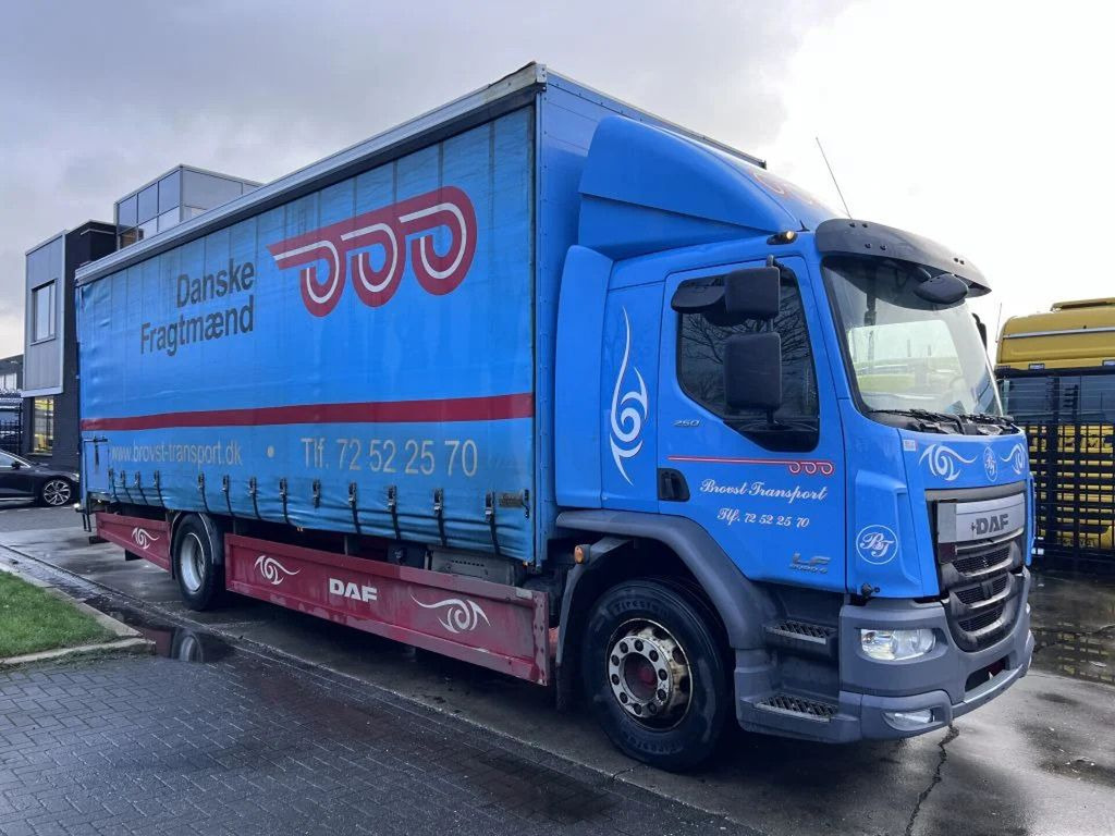 DAF LF 250 4X2 EURO 6 418.609km BOX 8.5mtr - Camión lona: foto 3 DAF LF 250 4X2 EURO 6 418.609km BOX 8.5mtr - Camión lona: foto 3
