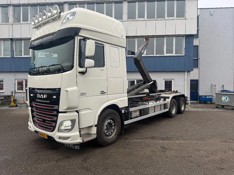 DAF XF 510 6X2 EURO 6 VDL 30T HOOK 2017 - Camión multibasculante: foto 1 DAF XF 510 6X2 EURO 6 VDL 30T HOOK 2017 - Camión multibasculante: foto 1