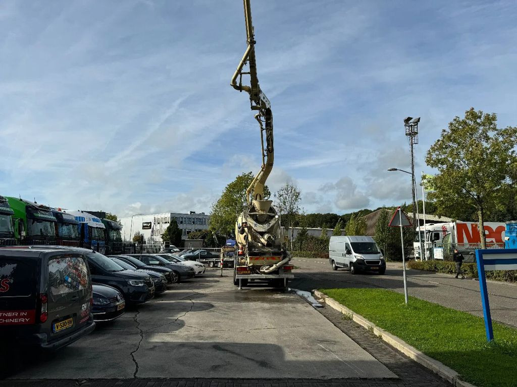 Camión hormigonera con bomba Iveco Eurotrakker 410 8X4 CIFA PUMP 24M + MIXER FULL S: foto 8