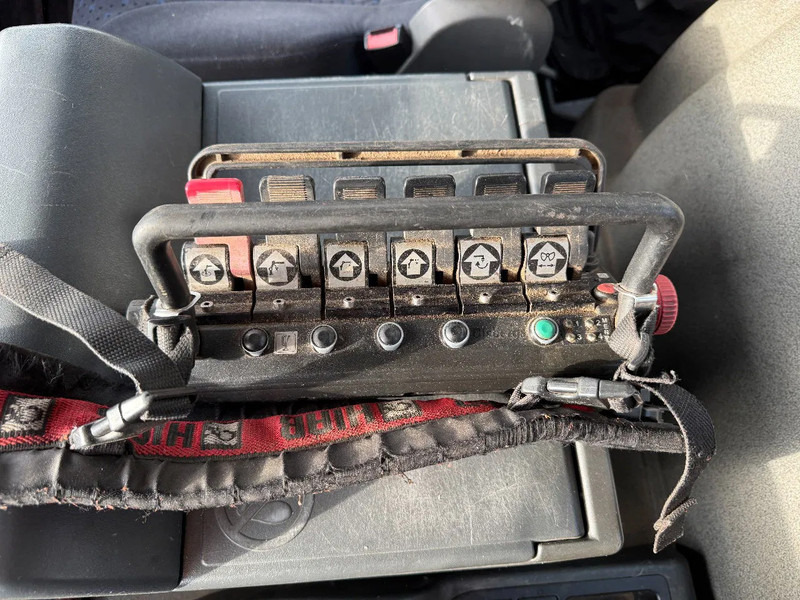 Camión grúa MAN TGA 18.310 4X4 + HIAB 122 ES-2 - DAMAGED CRANE: foto 9 Camión grúa MAN TGA 18.310 4X4 + HIAB 122 ES-2 - DAMAGED CRANE: foto 9