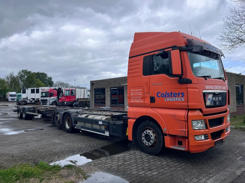 MAN TGX 26.440 XLX 6X2 + HANGER EURO 5 - BDF CHASSIS - Camión portacontenedore/ Intercambiable: foto 1 MAN TGX 26.440 XLX 6X2 + HANGER EURO 5 - BDF CHASSIS - Camión portacontenedore/ Intercambiable: foto 1